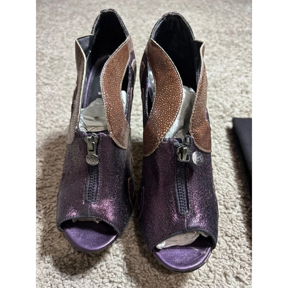 Velvet Angels Falcon Purple Metallic Stingray Print Zip Peep Toe Heels 36.5 6.5